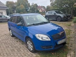 Blau Gebraucht 2009 Skoda Fabia Kleinwagen | 3.000 € (Etwas zu teuer)