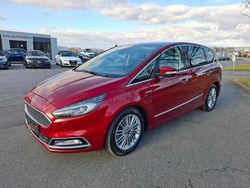 Rubyrot (metallic) Gebraucht 2019 Ford S-MAX Vignale Van / Kleinbus | 23.590 € (Fairer Preis)