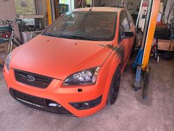 Orange Gebraucht 2006 Ford Focus ST Limousine | 13.990 €