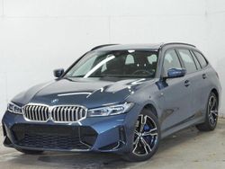 Blau Gebraucht 2024 BMW 330e M Sport Kombi | 45.890 € (Fairer Preis)