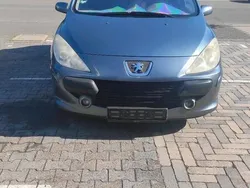 Grau Gebraucht 2005 Peugeot 307 Kleinwagen | 1.100 €