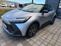 Shimmering silver dach schwarz Gebraucht 2024 Toyota C-HR+ Team SUV | 31.990 € (Teuer)