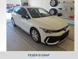 Pure white Gebraucht 2024 VW Golf VIII R-line Limousine | 29.740 € (Guter Preis)