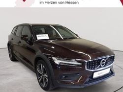 Maple braunmetallic Gebraucht 2020 Volvo V60 CC Kombi | 23.390 € (Guter Preis)