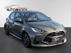 Braun Gebraucht 2022 Toyota Yaris Hybrid Basis Limousine | 18.890 € (Fairer Preis)