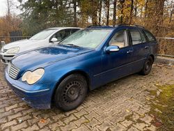 Braun Gebraucht 2001 Mercedes C220 Kombi | 950 €