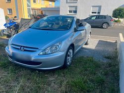 Silber Gebraucht 2005 Peugeot 307 CC Cabrio | 1.800 €