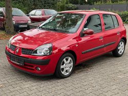 Rot Gebraucht 2003 Renault Clio II Dynamique Limousine | 4.450 € (Etwas zu teuer)