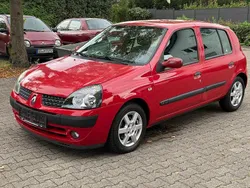 Rot Gebraucht 2003 Renault Clio II Dynamique Limousine | 4.450 € (Etwas zu teuer)
