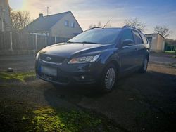 Grau Gebraucht 2008 Ford Focus Kombi | 3.299 €
