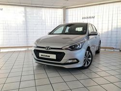 Sleek silver / met Gebraucht 2015 Hyundai i20 Coupé | 11.990 € (Fairer Preis)