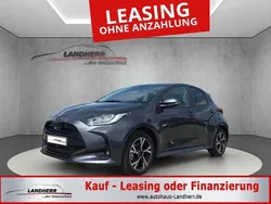 Grau Neu 2025 Toyota Yaris Hybrid Trend Limousine | 24.995 €