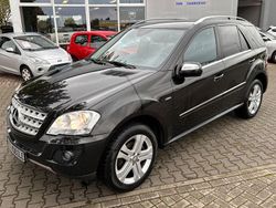 Schwarz Gebraucht 2010 Mercedes ML300 SUV | 9.999 € (Teuer)