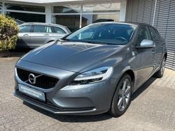 Grau Gebraucht 2016 Volvo V40 Momentum Limousine | 13.800 € (Fairer Preis)