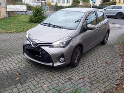 Braun Gebraucht 2015 Toyota Yaris Kleinwagen | 8.250 € (Guter Preis)