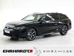 Grenadillschwarz metallic Gebraucht 2025 VW Passat R-line Kombi | 55.490 € (Etwas zu teuer)