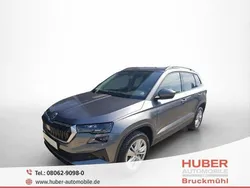 Graphitegrau (5x5x) Gebraucht 2024 Skoda Karoq Selection SUV | 30.190 € (Guter Preis)