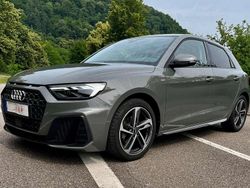 Grau Gebraucht 2024 Audi A1 Sportback S-Line Kleinwagen | 24.999 € (Fairer Preis)