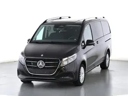 Obsidianschwarz metallic Gebraucht 2024 Mercedes V220 Van / Kleinbus | 56.920 € (Teuer)