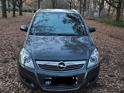 Grau Gebraucht 2012 Opel Zafira Family Van / Kleinbus | 5.200 € (Fairer Preis)