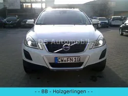 Weiß Gebraucht 2011 Volvo XC60 Summum SUV | 12.900 € (Fairer Preis)