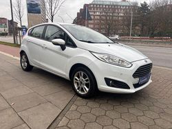 Weiß Gebraucht 2015 Ford Fiesta Trend+ Limousine | 3.800 € (Fairer Preis)