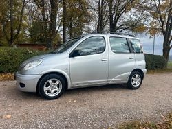 Silber Gebraucht 2003 Toyota Yaris Kombi | 3.850 €
