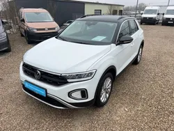 Weiss Gebraucht 2024 VW T-Roc Life SUV | 28.249 € (Etwas zu teuer)