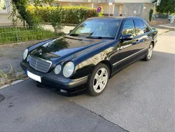 Schwarz Gebraucht 2000 Mercedes E200 Limousine | 2.400 €