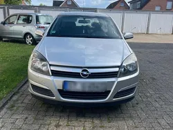 Grau Gebraucht 2005 Opel Astra Limousine | 1.400 € (Guter Preis)