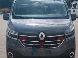 Grau Gebraucht 2020 Renault Traffic Life Van / Kleinbus | 26.000 €