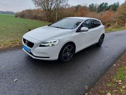 Weiß Gebraucht 2018 Volvo V40 Limousine | 20.500 € (Teuer)