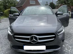 Grau Gebraucht 2020 Mercedes B180 Edition Van / Kleinbus | 22.950 € (Fairer Preis)