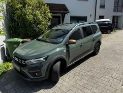 Grün Gebraucht 2023 Dacia Jogger Extreme Kombi | 20.499 € (Fairer Preis)