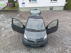 Grau Gebraucht 2005 Toyota Aygo City Kleinwagen | 1.690 € (Fairer Preis)