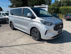 Silber Gebraucht 2025 Ford Tourneo Titanium Van / Kleinbus | 59.990 € (Etwas zu teuer)