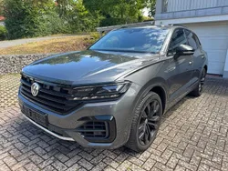 Grau Gebraucht 2020 VW Touareg R-line SUV | 48.500 € (Fairer Preis)