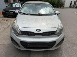 Silber Gebraucht 2011 Kia Rio Kleinwagen | 3.100 €