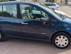 Blau Gebraucht 2005 Renault Modus Van / Kleinbus | 1.690 € (Teuer)