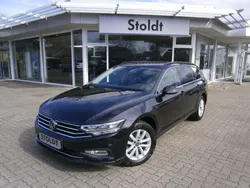 Deep black perleffekt (schwarz), perleffekt Gebraucht 2024 VW Passat Business Kombi | 34.890 € (Teuer)