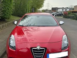 Rot Gebraucht 2011 Alfa Romeo Giulietta Kleinwagen | 6.900 € (Teuer)