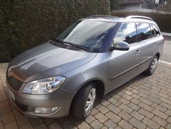 Grau metallic Gebraucht 2012 Skoda Fabia Elegance Kleinwagen | 8.000 € (Teuer)