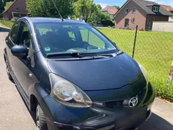 Grau Gebraucht 2007 Toyota Aygo Kleinwagen | 1.200 €
