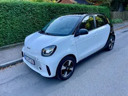 Weiß Gebraucht 2020 Smart ForFour Electric Drive Passion Limousine | 8.590 € (Guter Preis)