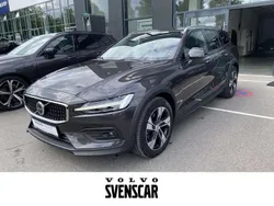 Grau Gebraucht 2023 Volvo V60 CC Plus Kombi | 38.790 € (Etwas zu teuer)