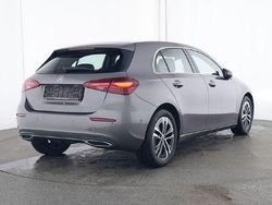 Grau Gebraucht 2024 Mercedes A180 Progressive Kleinwagen | 31.950 € (Etwas zu teuer)