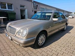 Beige Gebraucht 1997 Mercedes E300 Elegance Limousine | 8.000 €