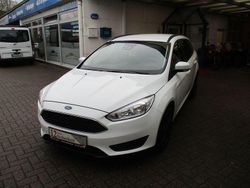 Weiß Gebraucht 2016 Ford Focus Trend Limousine | 8.890 € (Teuer)