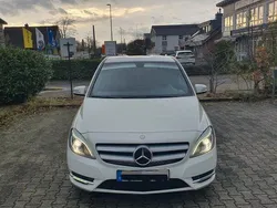 Weiß Gebraucht 2014 Mercedes B200 Van / Kleinbus | 12.990 € (Etwas zu teuer)