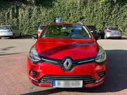 Rot Gebraucht 2020 Renault Clio V Limousine | 7.000 €